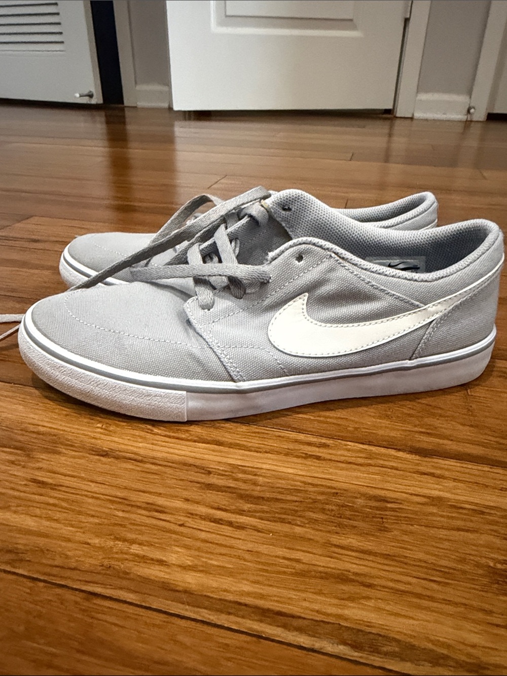 Nike SB Portmore II Solar Canvas Wolf Grey/White Men’s Skate Shoes size 6.5